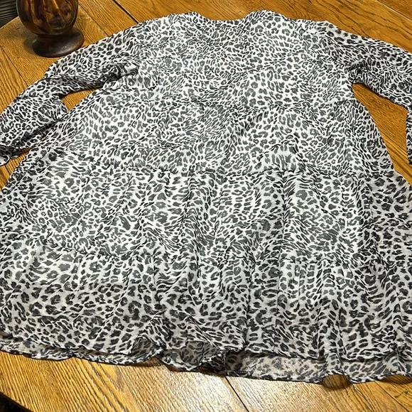No brand tiered dress with bell sleeves. Animal print. Lined. XL. - Picture 10 of 10